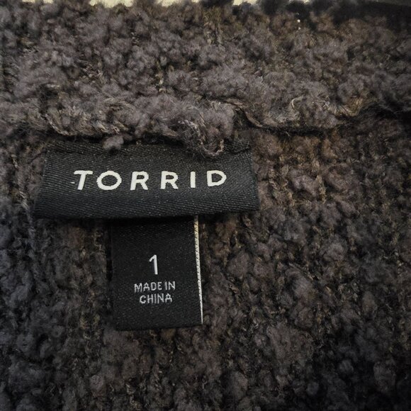 Torrid Sherpa Sweater Size 1‎ Gray Graphics Long Sleeve - Picture 4 of 5